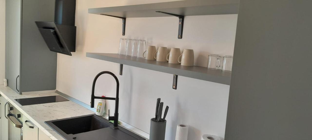 Coresi, 2 Camere, Sleeps 6 Large Private Garden Apartment Pets Welcome Брашов Экстерьер фото