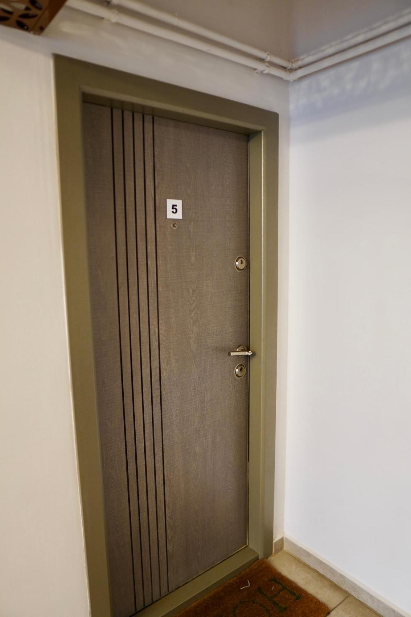Coresi, 2 Camere, Sleeps 6 Large Private Garden Apartment Pets Welcome Брашов Экстерьер фото