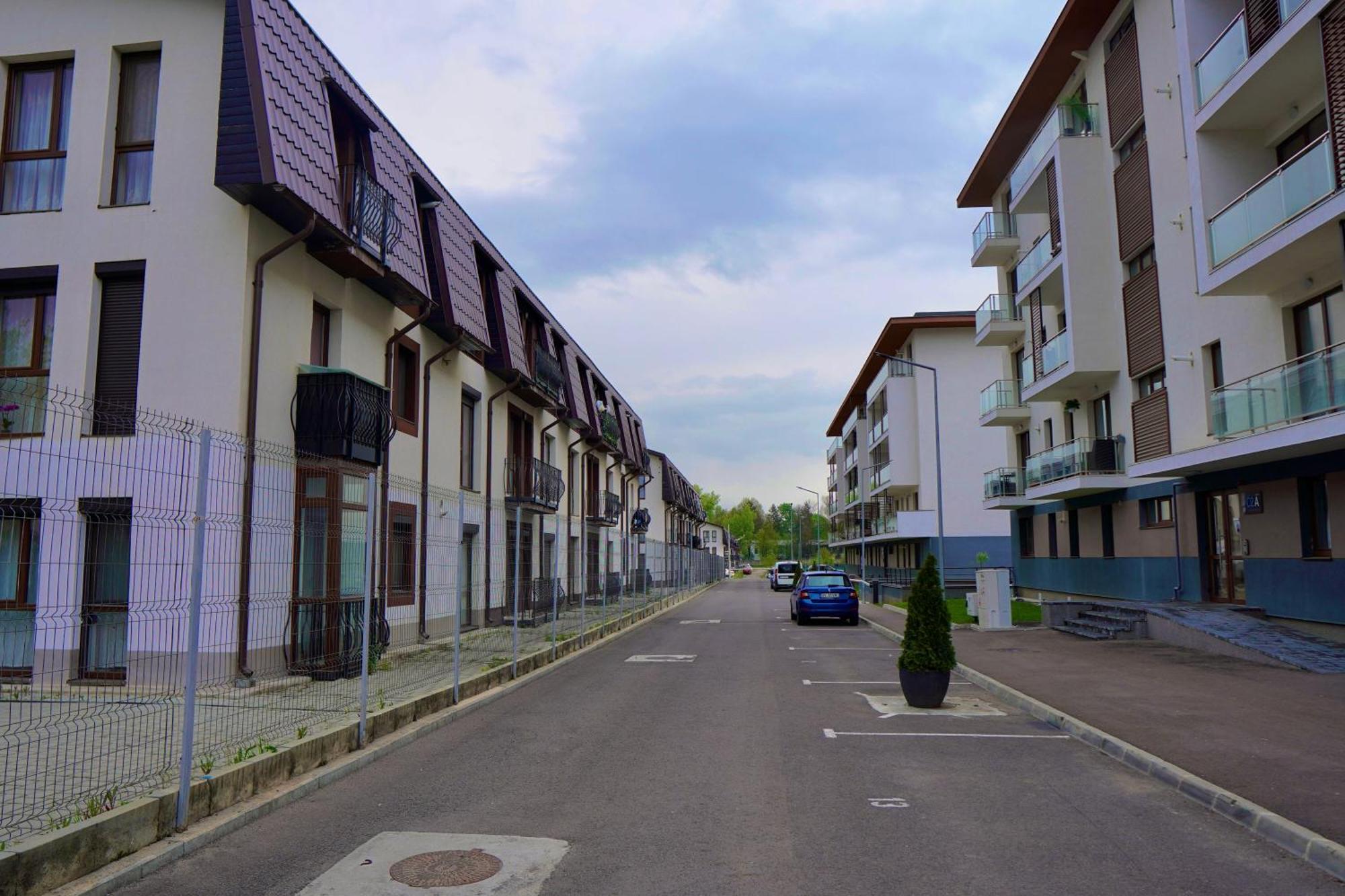Coresi, 2 Camere, Sleeps 6 Large Private Garden Apartment Pets Welcome Брашов Экстерьер фото